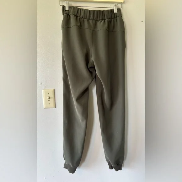 Lululemon Women’s Green Joggers - Picture 2 of 5